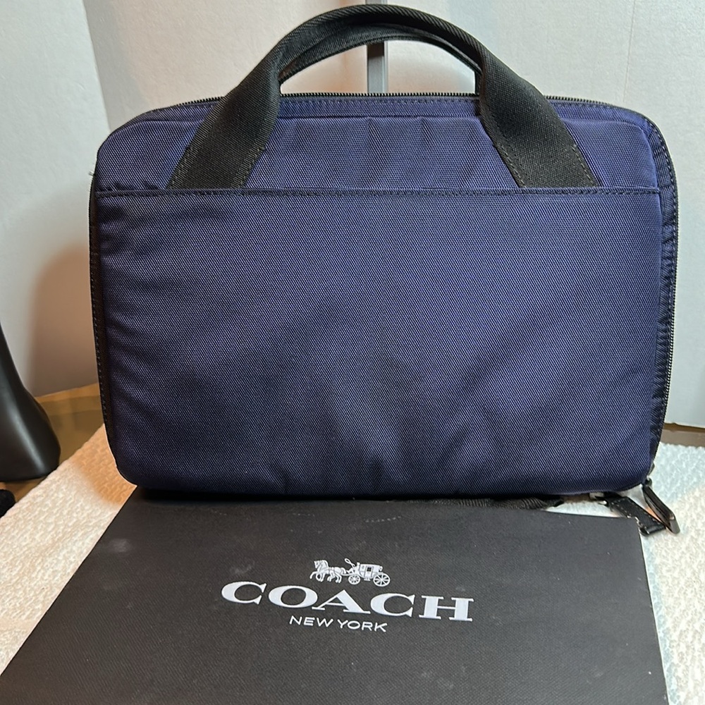 Men ipad/toiletry Coach bag - Picture 2 of 11
